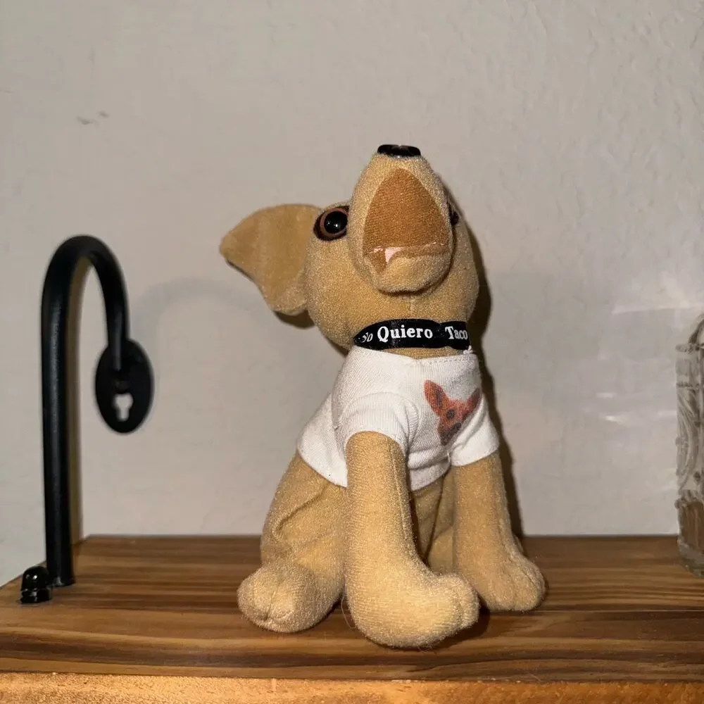 VINTAGE 90s Taco Bell Chihuahua Talking Plush 